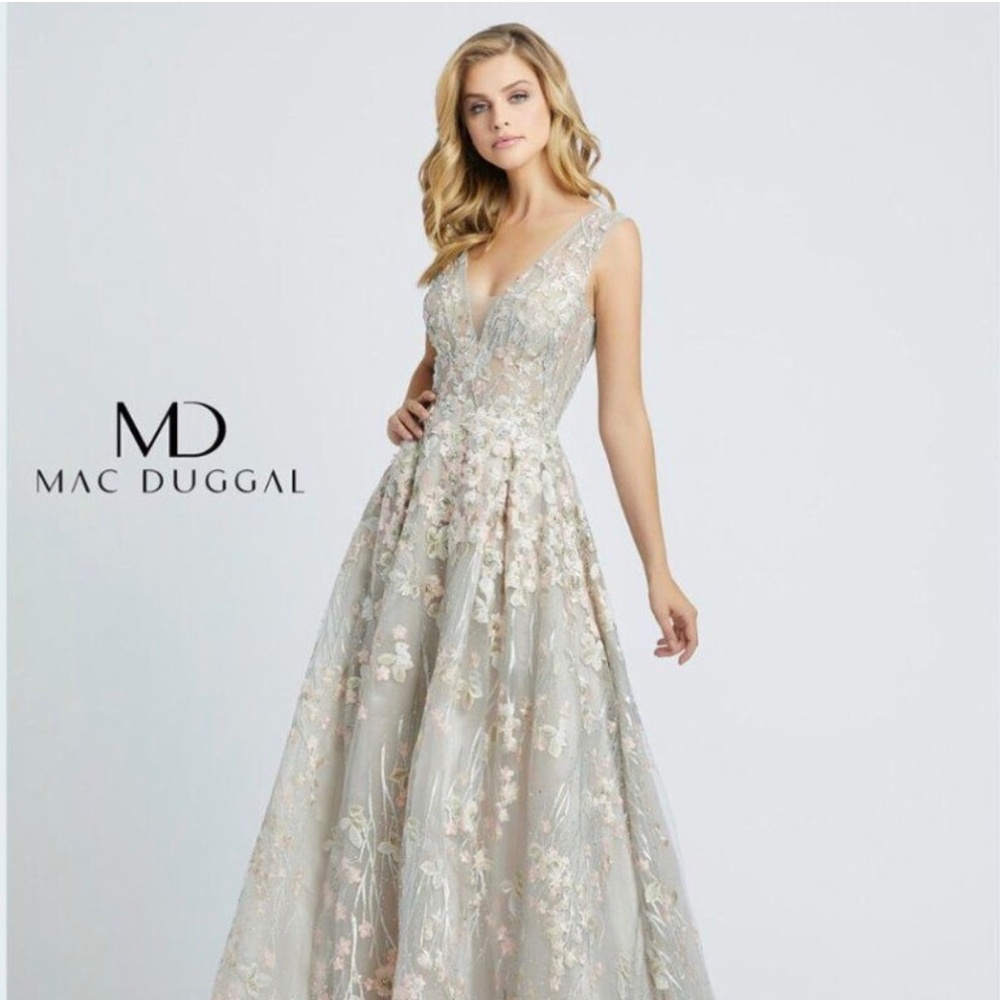 NWT Mac Duggal 20131 Size 10 Silver Pink Pastel Floral Embroidered V-Neck Gown